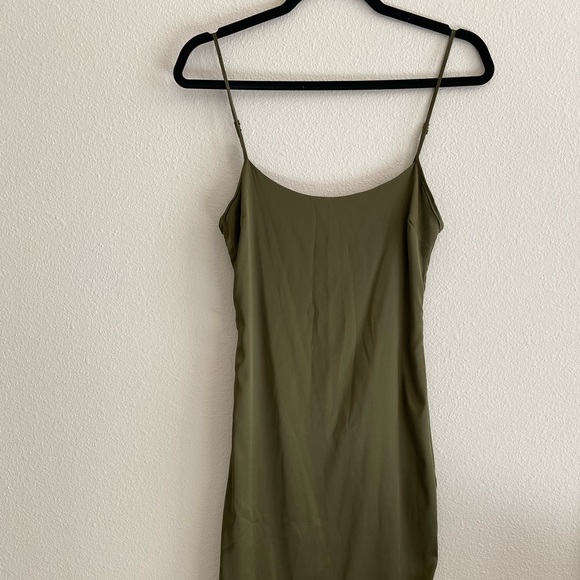 House of CB satin Mischa midi dress in Khaki size M - Picture 4 of 6